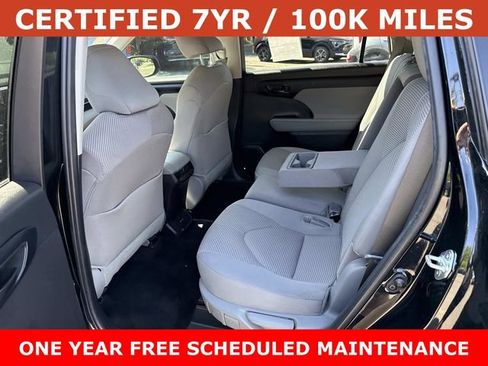 Used 2024 Toyota Highlander LE FWD image 16