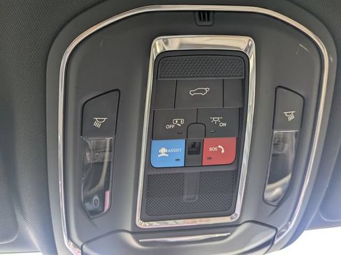 Used 2023 Jeep Grand Cherokee L Limited w/ Luxury Tech Group II RWD image 35