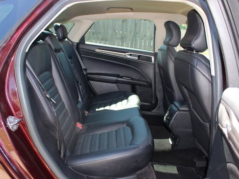 Used 2017 Ford Fusion SE w/ Fusion SE Technology Package FWD image 34