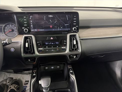 Certified 2022 Kia Sorento S w/ Panoramic Sunroof Package image 22