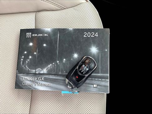 Certified 2024 Buick Encore GX Avenir image 11