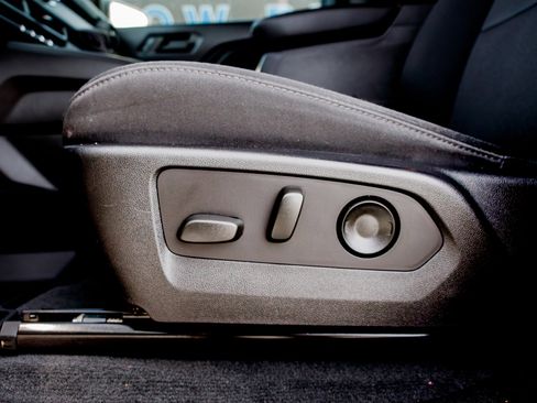 Used 2023 Chevrolet Colorado Trail Boss w/ Technology Package image 14