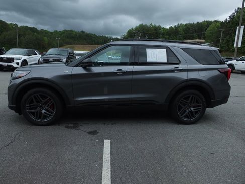 Used 2025 Ford Explorer ST-Line w/ ST-Line Street Pack AWD/4WD image 6
