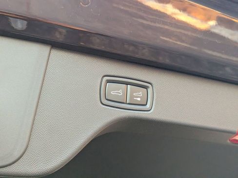 Certified 2025 Porsche Macan Electric image 16