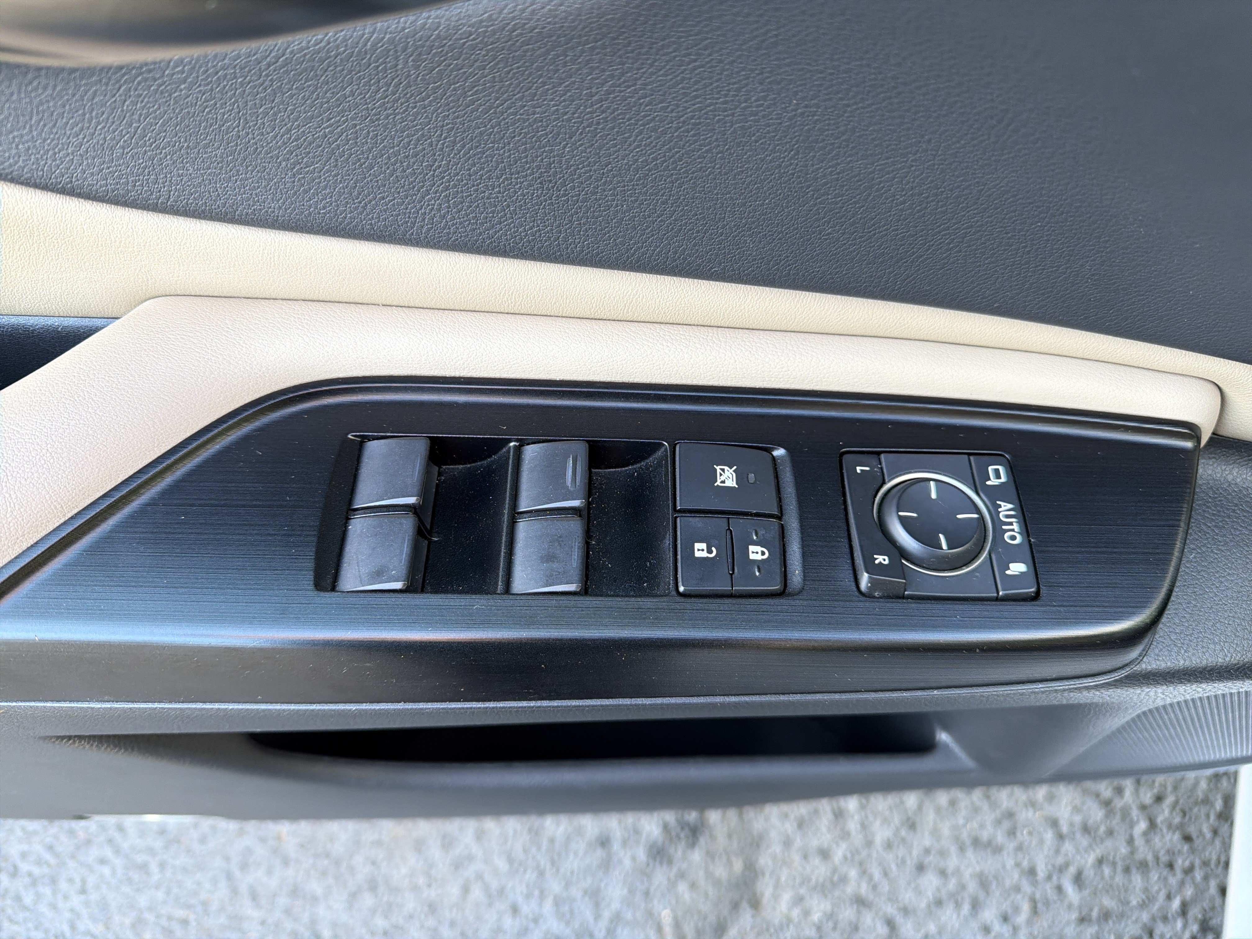 Certified 2020 Lexus ES 300h w/ Premium Package FWD image 14
