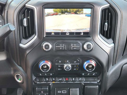 Used 2021 GMC Sierra 1500 AT4 w/ AT4 Preferred Package AWD/4WD image 18