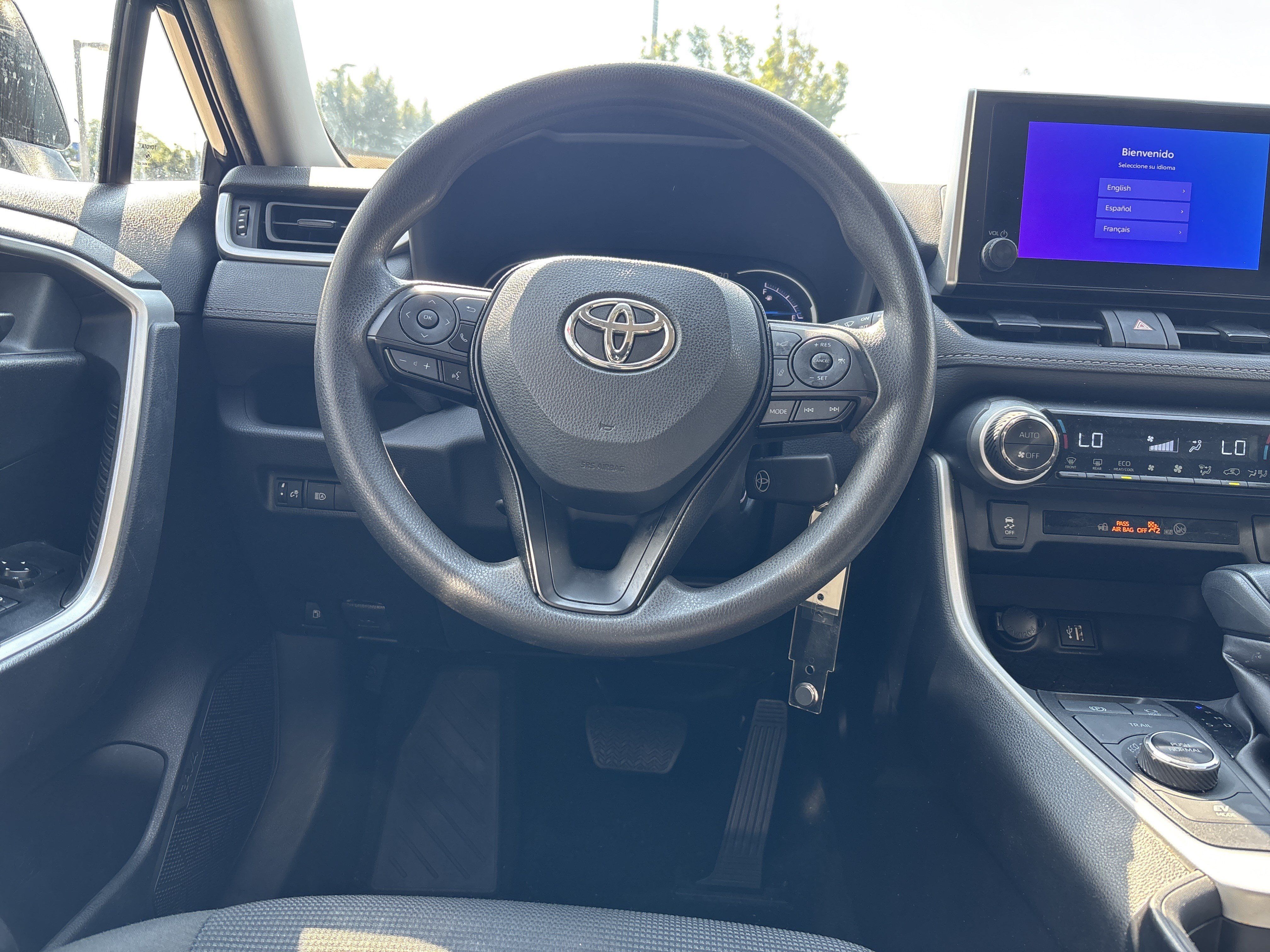 Used 2023 Toyota RAV4 LE AWD/4WD image 16