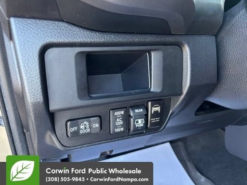 Used 2017 Toyota Tacoma TRD Off-Road w/ Premium & Technology Package AWD/4WD image 15