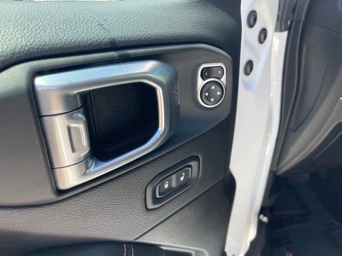 Used 2024 Jeep Wrangler Unlimited Sahara AWD/4WD image 18