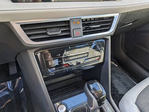 Certified 2025 Volkswagen Taos SE image 23