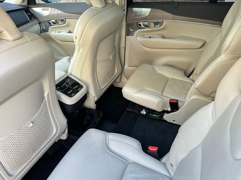 Used 2023 Volvo XC90 B6 Ultimate w/ Lounge Package image 12