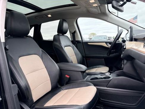 Used 2021 Ford Escape Titanium w/ Titanium Elite Package AWD/4WD image 13
