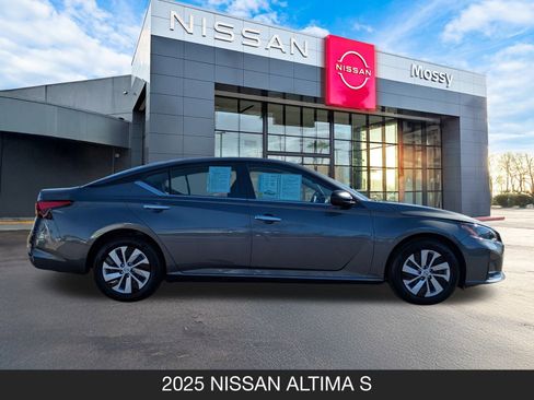 Used 2025 Nissan Altima 2.5 S image 6