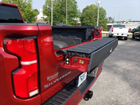 Used 2025 Chevrolet Silverado 3500 High Country w/ High Country Premium Package AWD/4WD image 9