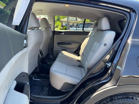 Used 2018 Kia Sportage LX AWD/4WD image 12