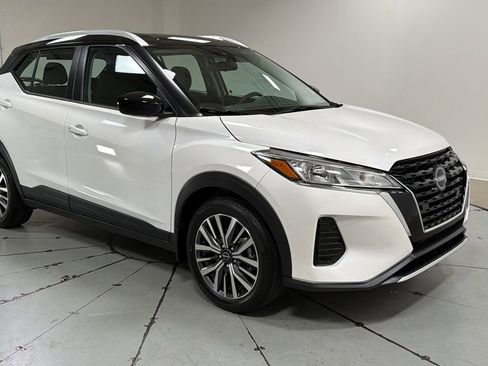Used 2024 Nissan Kicks SV image 3