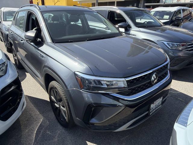 Used 2023 Volkswagen Taos S FWD image 2
