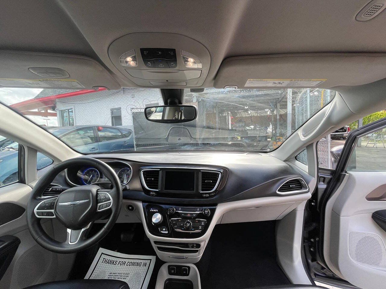 Used 2020 Chrysler Voyager Lxi FWD image 14