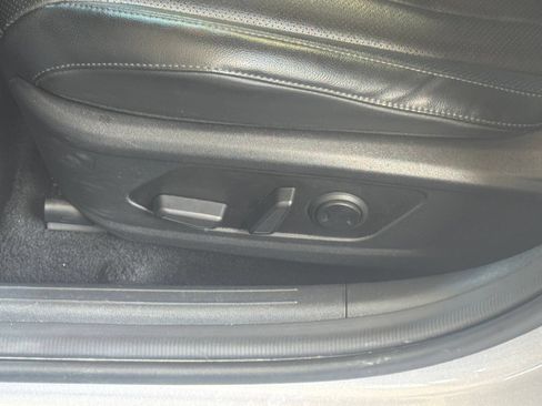 Used 2025 Hyundai Elantra Limited FWD image 23