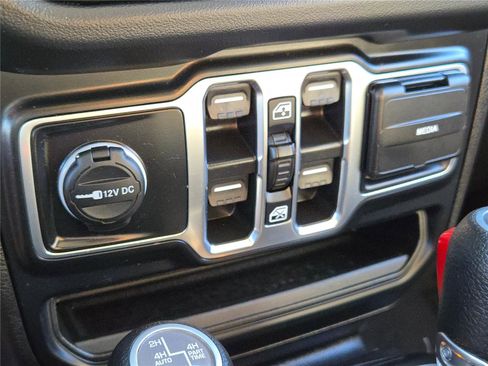 Used 2024 Jeep Wrangler Sahara image 28