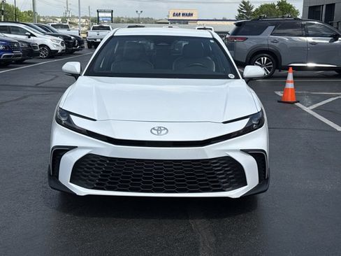 Used 2025 Toyota Camry SE image 11