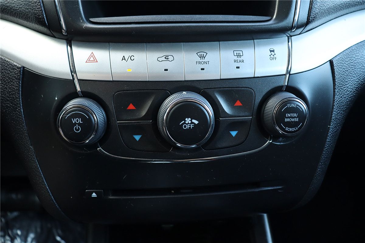 Used 2017 Dodge Journey SXT FWD image 34
