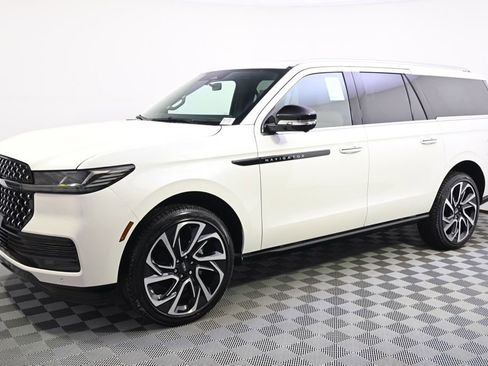 New 2026 Lincoln Navigator L Black Label AWD/4WD image 2