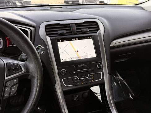 Used 2019 Ford Fusion SE FWD image 33