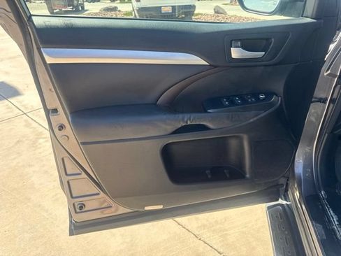 Used 2014 Toyota Highlander XLE AWD/4WD image 20