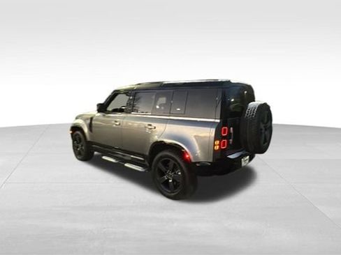 Used 2022 Land Rover Defender 110 X-Dynamic SE image 5