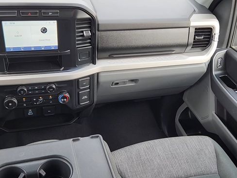 Used 2024 Ford F250 XLT image 6