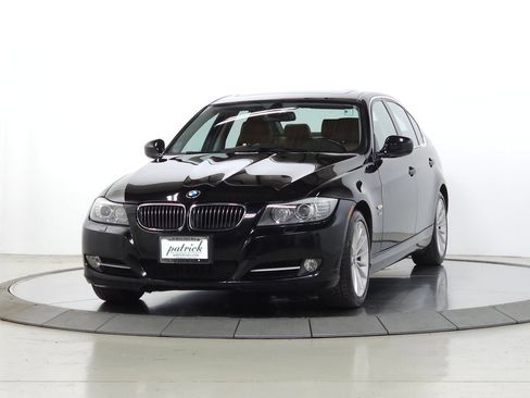 Used 2011 BMW 335i xDrive Sedan AWD/4WD image 3