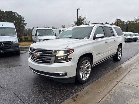 Used 2019 Chevrolet Suburban Premier w/ Premier Plus Edition image 4