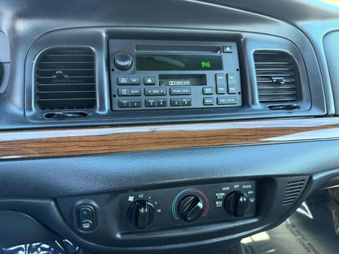 Used 2008 Ford Crown Victoria RWD image 12