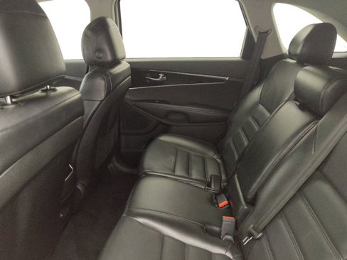 Used 2019 Kia Sorento L FWD image 18