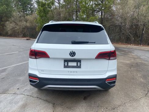 Used 2024 Volkswagen Taos SE image 4