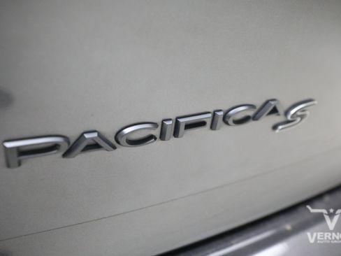 Used 2022 Chrysler Pacifica Limited w/ Uconnect Theater Family Group AWD/4WD image 11