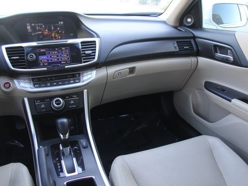 Used 2015 Honda Accord EX-L image 10