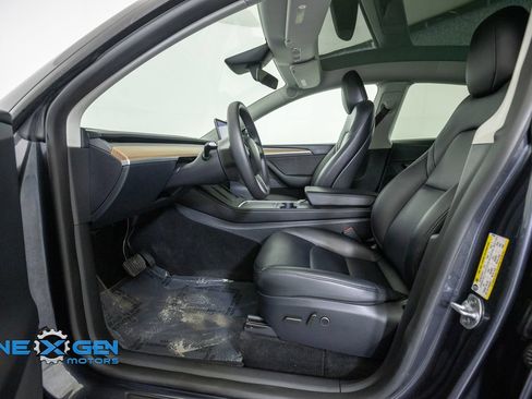 Used 2024 Tesla Model Y Long Range AWD/4WD image 11