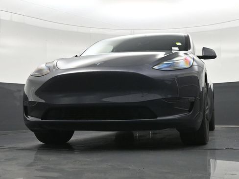 Used 2024 Tesla Model Y Long Range AWD/4WD image 29