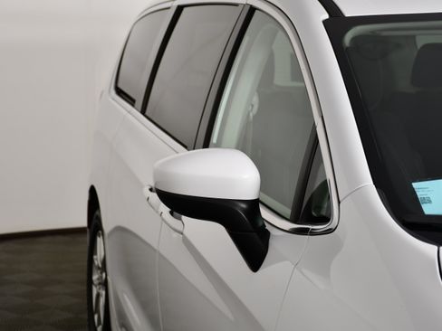 Used 2023 Chrysler Voyager LX FWD image 14
