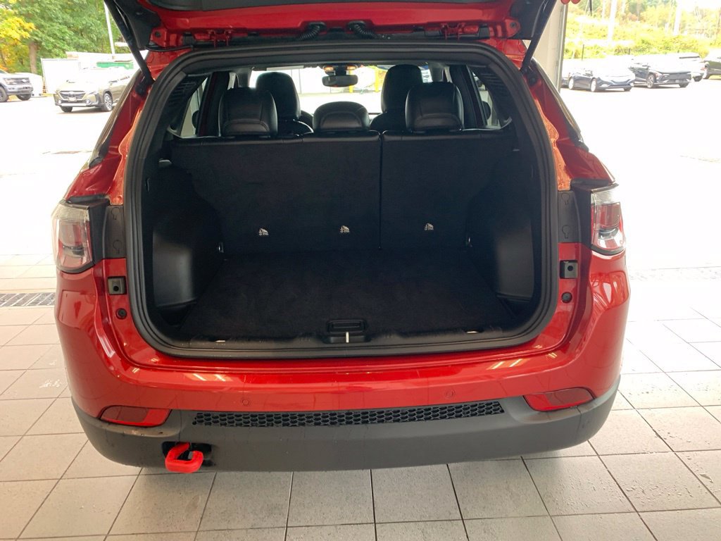 Used 2025 Jeep Compass Trailhawk AWD/4WD image 15