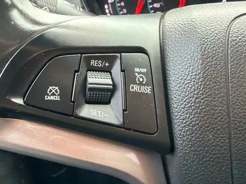 Used 2020 Chevrolet Trax LT w/ Sun & Sound Package FWD image 12