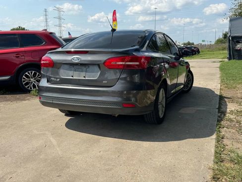 Used 2017 Ford Focus SE FWD image 6