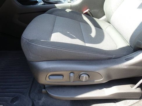 Used 2023 Chevrolet Traverse LT FWD image 9