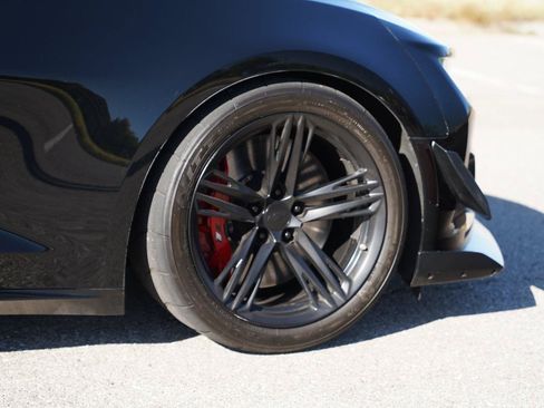 Used 2019 Chevrolet Camaro ZL1 RWD image 14