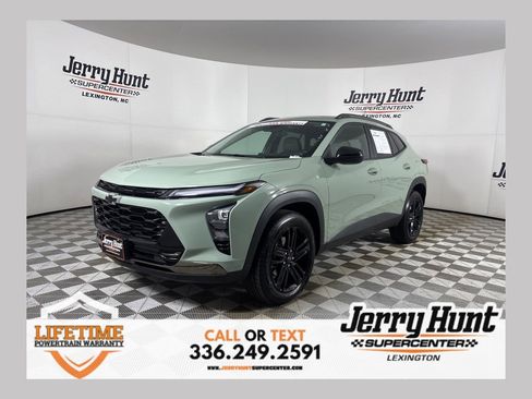 Used 2025 Chevrolet Trax ACTIV w/ Sunroof Package image 1