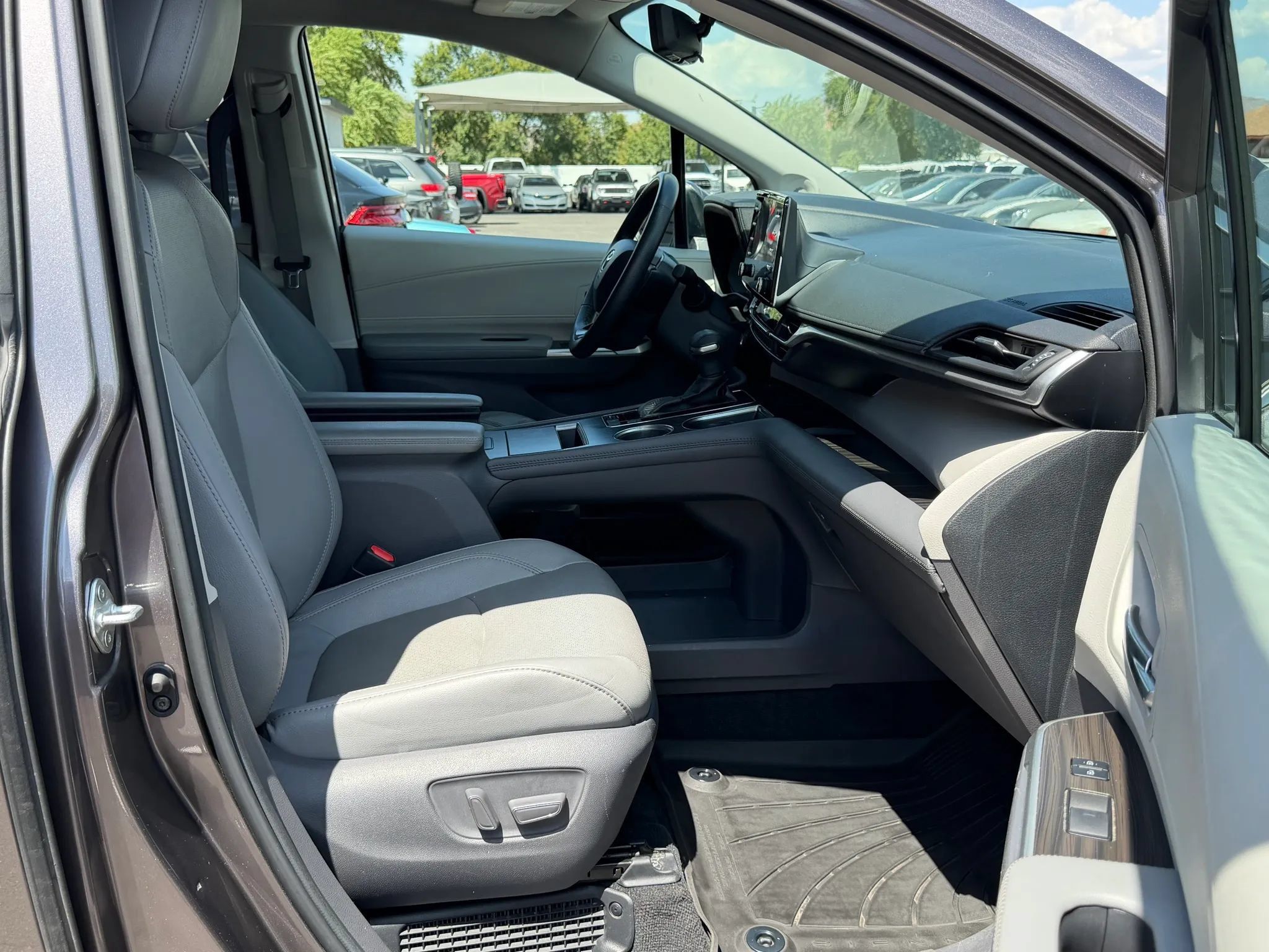 Used 2021 Toyota Sienna Limited FWD image 26