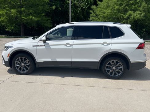 Used 2024 Volkswagen Tiguan SE image 7