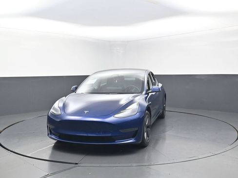 Used 2023 Tesla Model 3 Standard Range RWD image 2